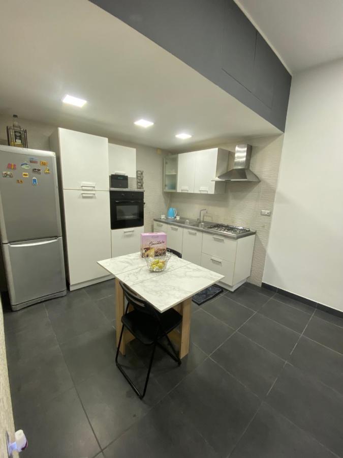 Napoli Centro Casa Con Due Camere E Cucina Exterior photo